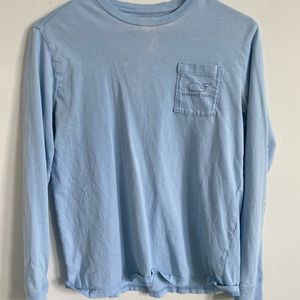 Vineyard vines logo long sleeve t-shirt. Light blue